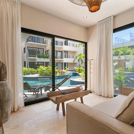 Boho Chic 2br With Swim-up Pool Near The Apartment