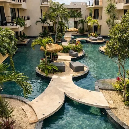 Boho Chic 2br With Swim-up Pool Near The
