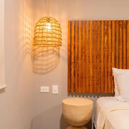 Paramar Black, Style In Zama Apartment