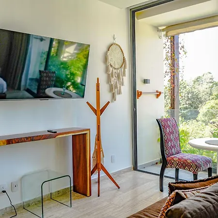 Oasis Jungle Views, 4 Pools & Near Apartment *