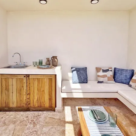New Luxury Design Private Roof Pool Walkable Apartment