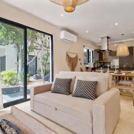 Boho Chic 2br With Swim-up Pool Near The