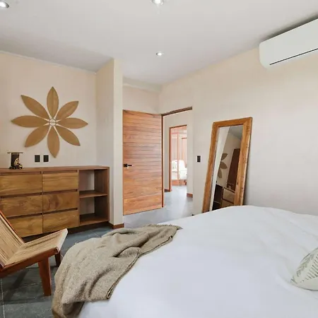 Penthouse With Rooftop Plunge Pool - Distant Ocean Apartamento