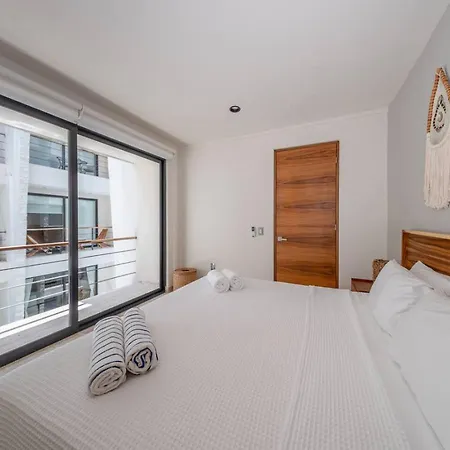 Luxury 2bd In W 2 Pools Gym