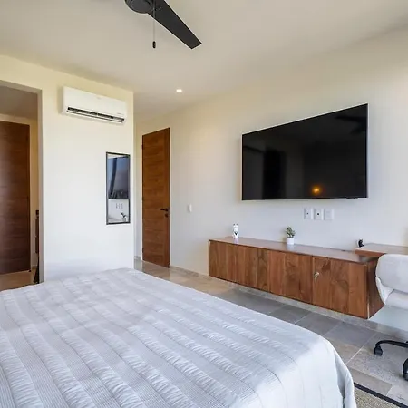 Penthouse 2br In With Private Rooftop And Pool