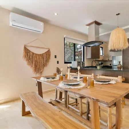 Boho Chic 2br With Swim-up Pool Near The