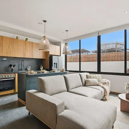 Penthouse With Rooftop Plunge Pool - Distant Ocean Apartamento