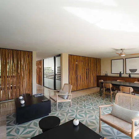 Modern 2br - Jacuzzi Rooftop Pool & Gym Apartment *