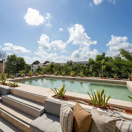 Modern 2br - Jacuzzi Rooftop Pool & Gym Apartment *