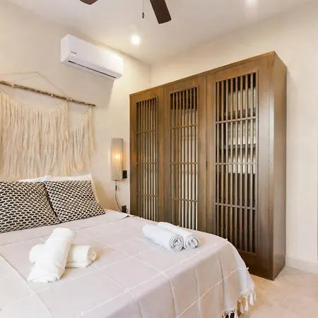 Apartment Boho Chic 2br With Swim-up Pool Near The *