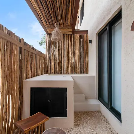 Apartment Boho Chic 2br With Swim-up Pool Near The