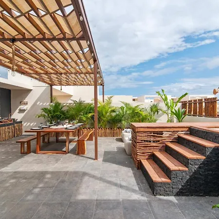 Penthouse With Rooftop Plunge Pool - Distant Ocean Apartamento *