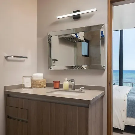 Beachfront 2br Condo, Private Pool & Tankah Bay Apartment *