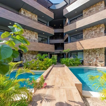 Paramar Black, Style In Zama Apartment