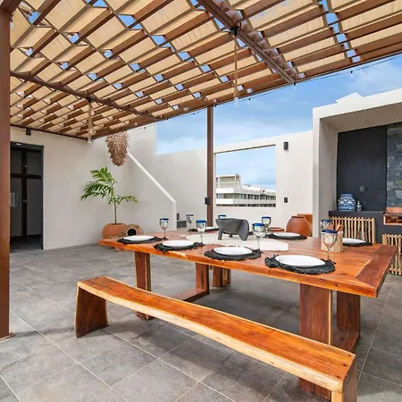 Penthouse With Rooftop Plunge Pool - Distant Ocean *