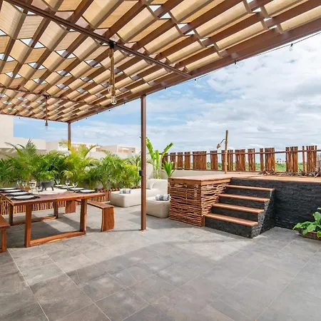 Penthouse With Rooftop Plunge Pool - Distant Ocean Apartamento