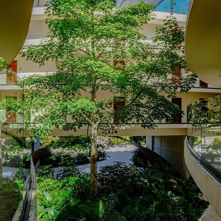 Apartment Oasis Jungle Views, 4 Pools & Near