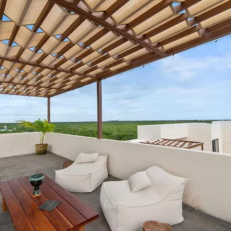 Penthouse With Rooftop Plunge Pool - Distant Ocean