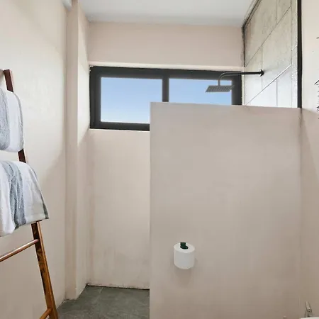 Penthouse With Rooftop Plunge Pool - Distant Ocean Apartamento