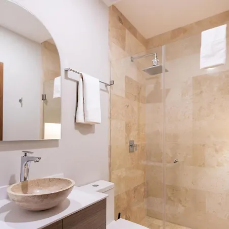 Art House - Filtered Water & 2 Free Clubs Zone Apartment