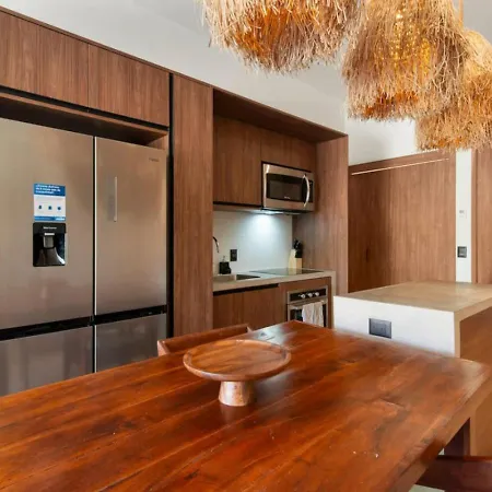 Nuju - Beutiful With Swimout-gym-rooftop-pool Apartment *