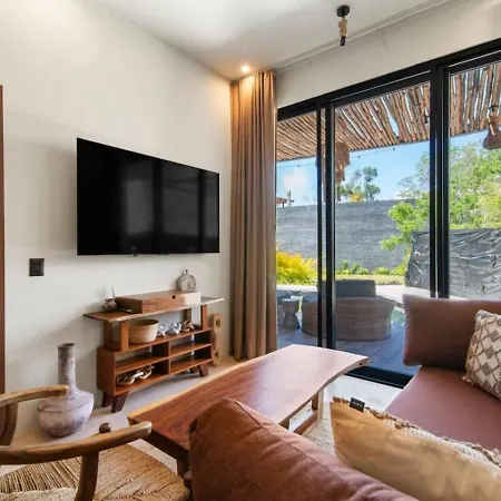 Nuju - Beutiful With Swimout-gym-rooftop-pool Apartment *