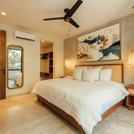 101 Park By Lumina Apartment *