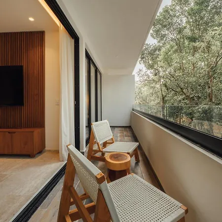 101 Park By Lumina Apartment *