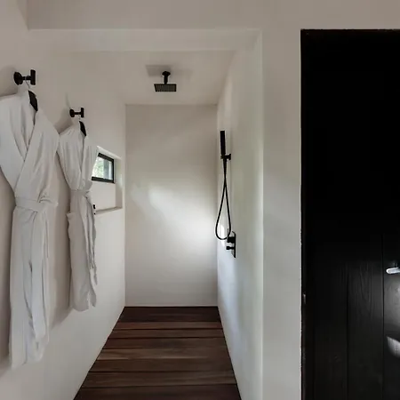 Hotel Umi *