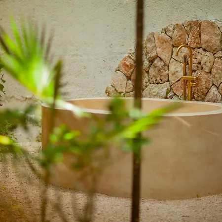 Lodge Romantic Star Bath Suite, Cave Pool & Yoga Center