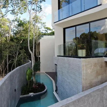 Designer Luxury With Private Pool Oasis *