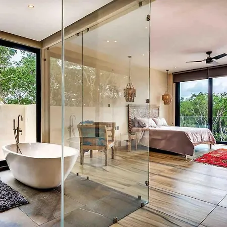 Designer Luxury With Private Pool Oasis Holiday home *