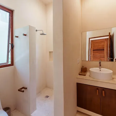 Modern Ground-level 3br Retreat With Private Pool Holiday home *