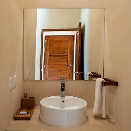 Holiday home Modern Ground-level 3br Retreat With Private Pool