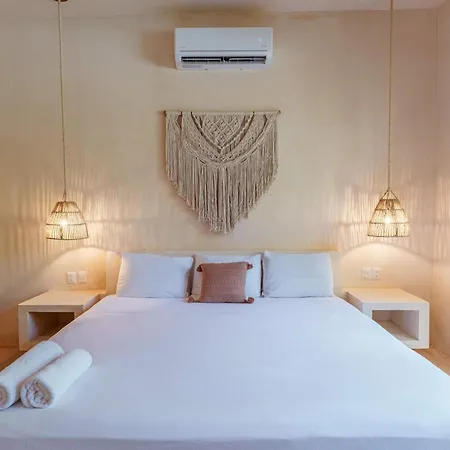 Modern Ground-level 3br Retreat With Private Pool Holiday home