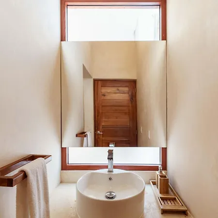 Holiday home Modern Ground-level 3br Retreat With Private Pool