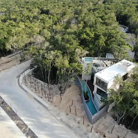 Holiday home Designer Luxury With Private Pool Oasis *