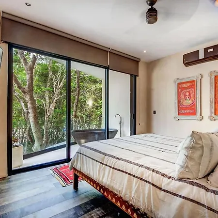 Designer Luxury With Private Pool Oasis Holiday home