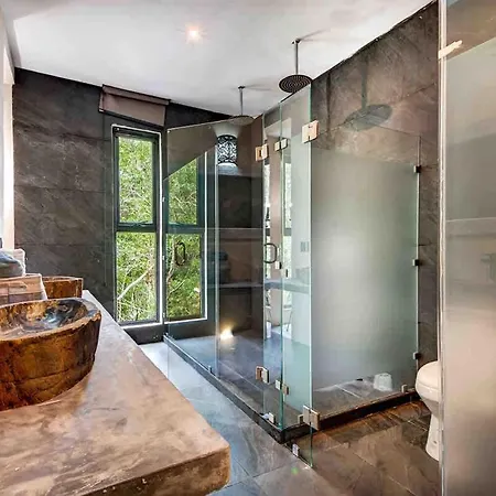 Holiday home Designer Luxury With Private Pool Oasis