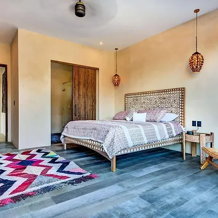 Holiday home Designer Luxury With Private Pool Oasis *