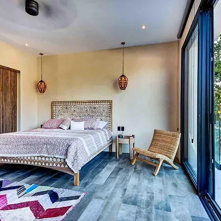 Holiday home Designer Luxury With Private Pool Oasis