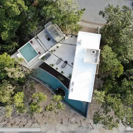 Holiday home Designer Luxury With Private Pool Oasis *