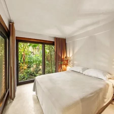 Tree House - Access - Holiday home