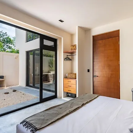 5-bedroom Private House With Pool In