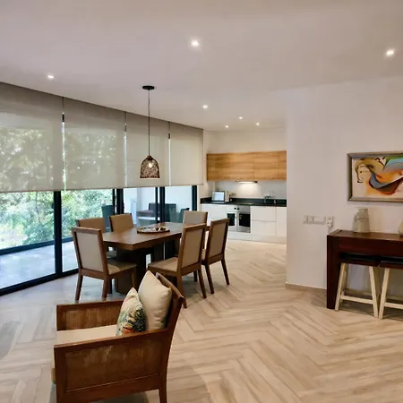 New! La Veleta 2br, Pool, Jacuzzi & Gym Сasa de vacaciones Tulum