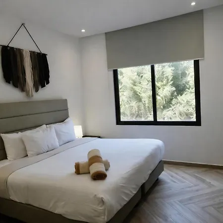 New! La Veleta 2br, Pool, Jacuzzi & Gym Сasa de vacaciones