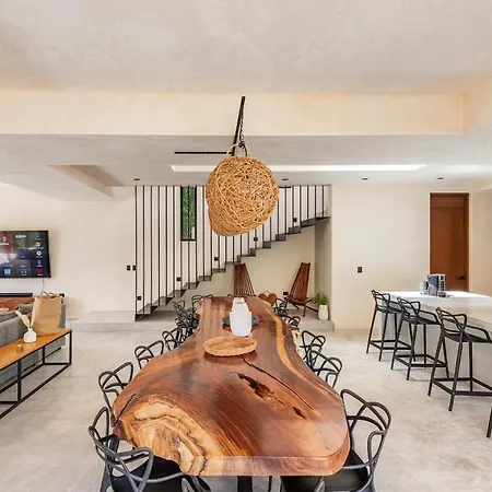 5-bedroom Private House With Pool In