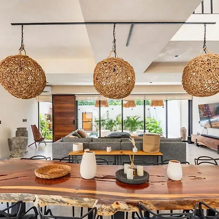 5-bedroom Private House With Pool In Villa
