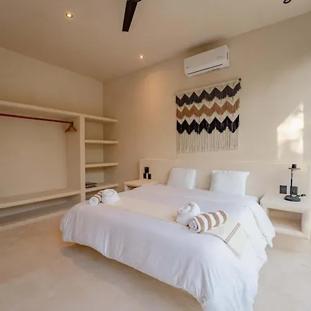 Luxury 2br Retreat With Private Rooftop - Holistika *