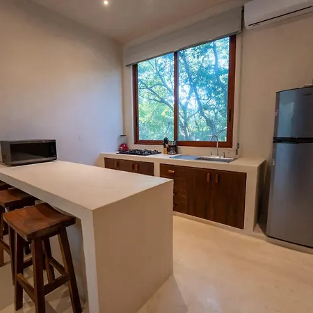 Luxury 2br Retreat With Private Rooftop - Holistika Apartment *